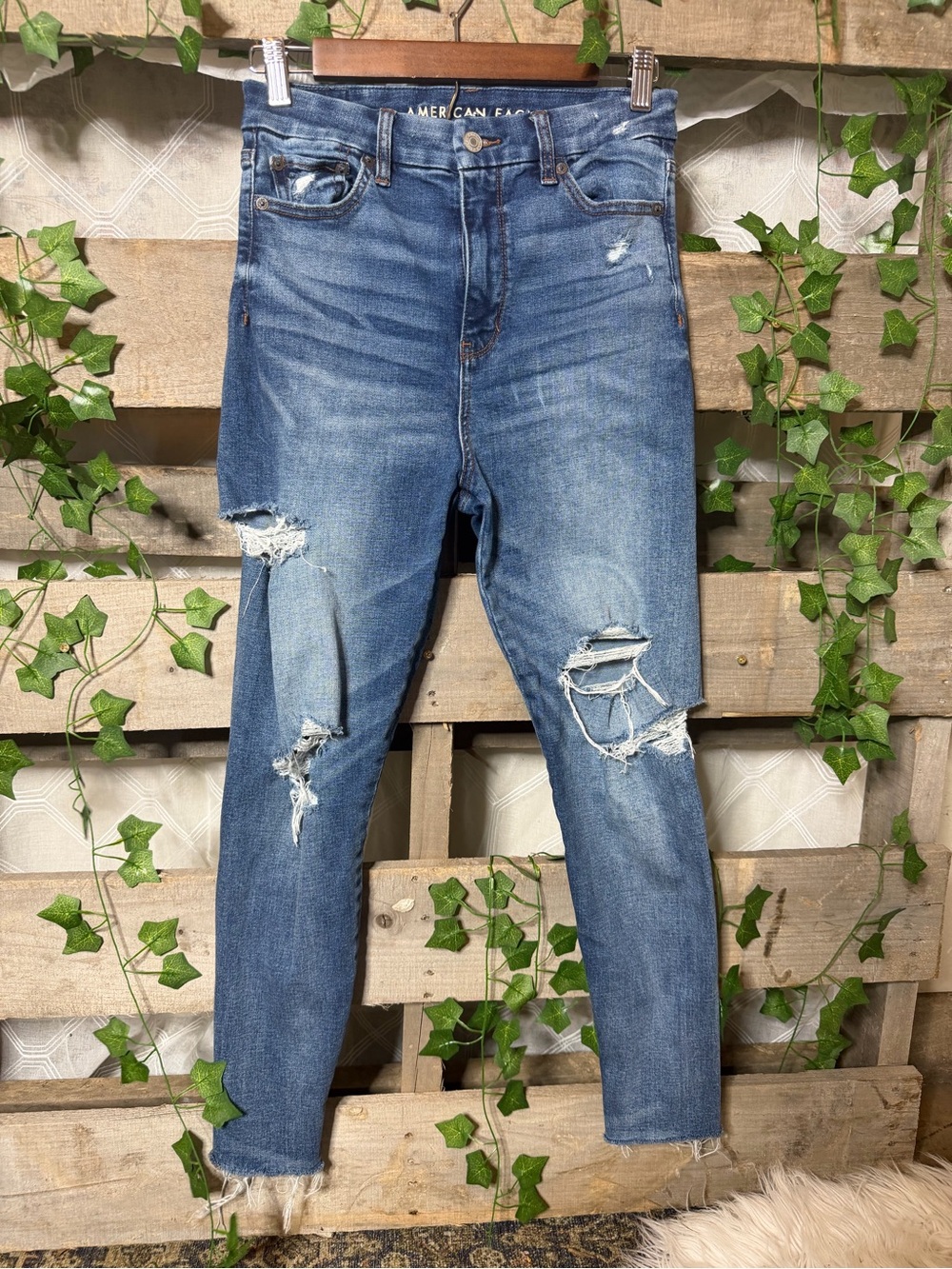 American Eagle Outfitters Women's Ripped Medium Blue Skinny Jeans
